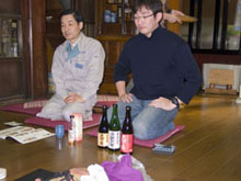 専務と船本さんを囲んでの試飲です