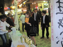 お仕事帰りの会社員の方